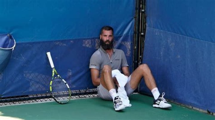 Why does Benoit Paire wear a beard?