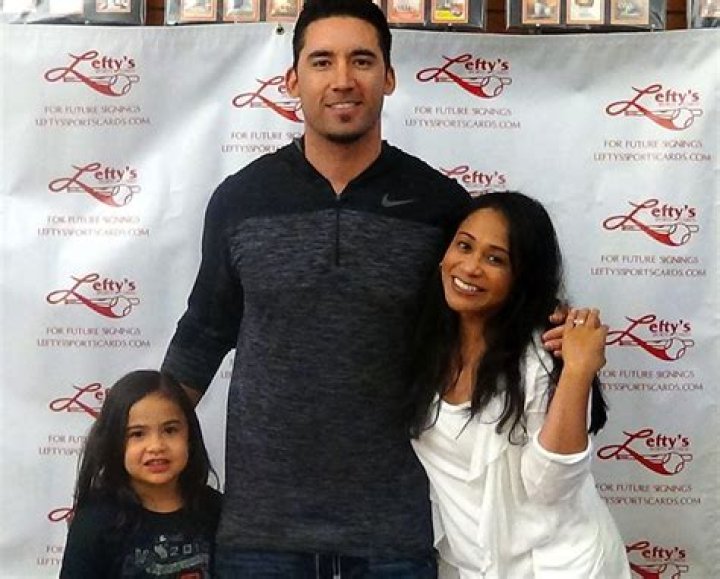 Travis Ishikawa Biography, Age, Height, Wife, Net Worth, Family