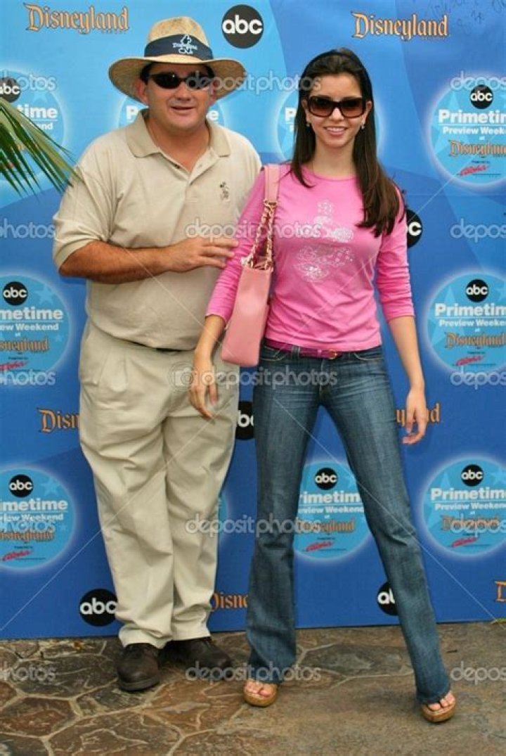 Valente Rodriguez (TV Actor) - Age, Birthday, Bio, Facts, Family, Net Worth, Height & More