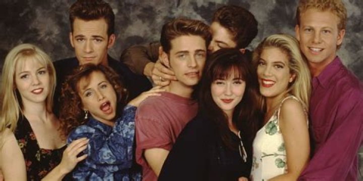 Why does Hulu not have all 90210 episodes? – Celebrity.fm – #1 Official Stars, Business & People Network, Wiki, Success story, Biography & Quotes