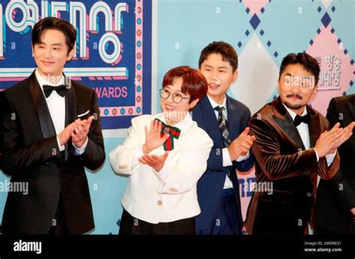 Yoo Byung-jae (TV Actor) - Age, Birthday, Bio, Facts, Family, Net Worth, Height & More